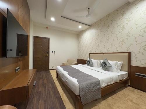 pam premium hotel vadodara