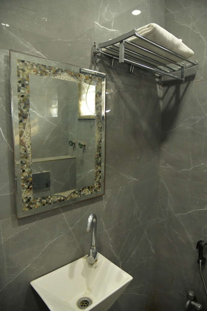 hotel m plaza dhulagar howrah