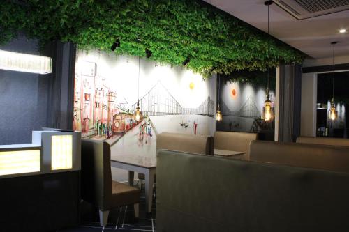 hotel m plaza dhulagar howrah