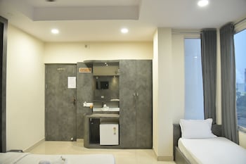 hotel m plaza dhulagar howrah