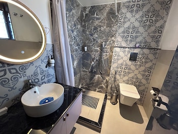 hotel meena aurum inn