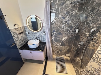 hotel meena aurum inn