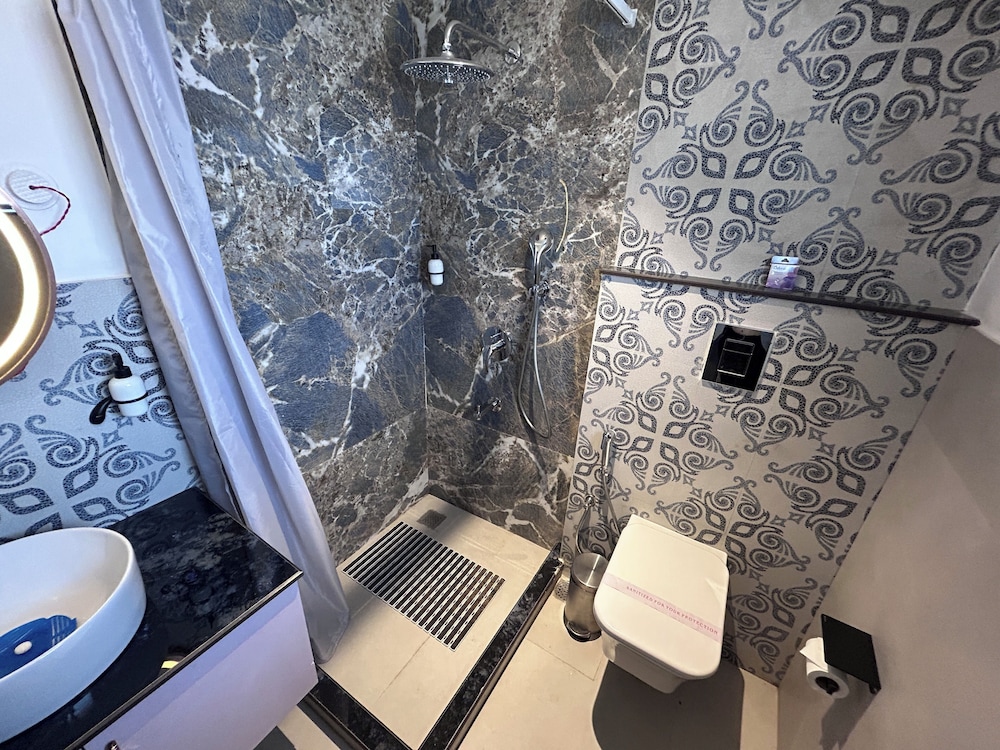 hotel meena aurum inn