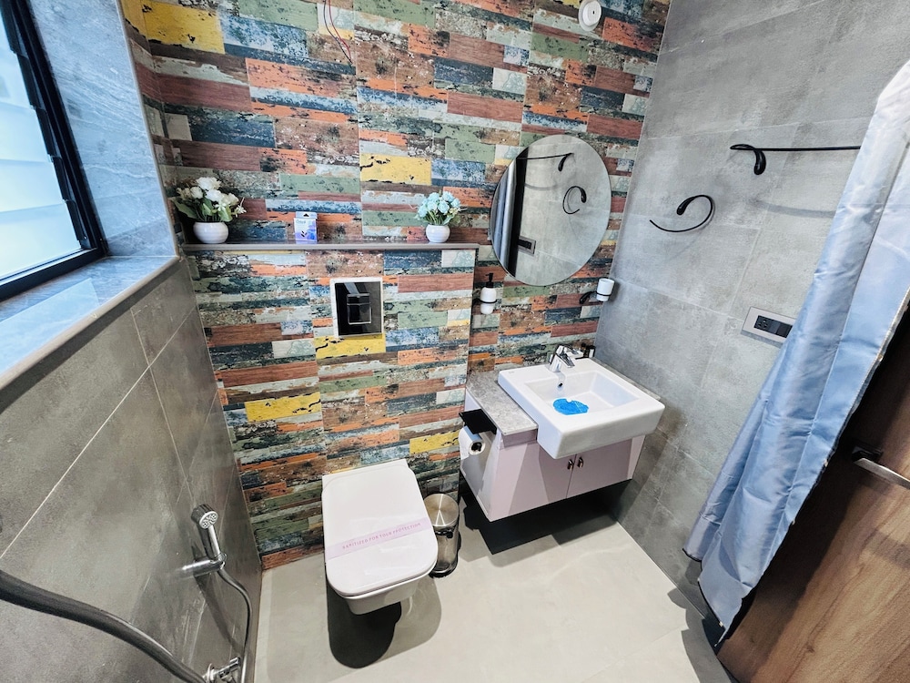 hotel meena aurum inn