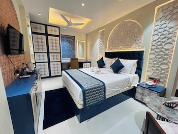 hotel meena aurum inn