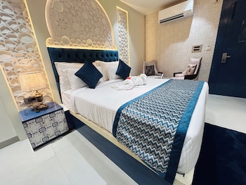 hotel meena aurum inn