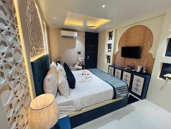 hotel meena aurum inn