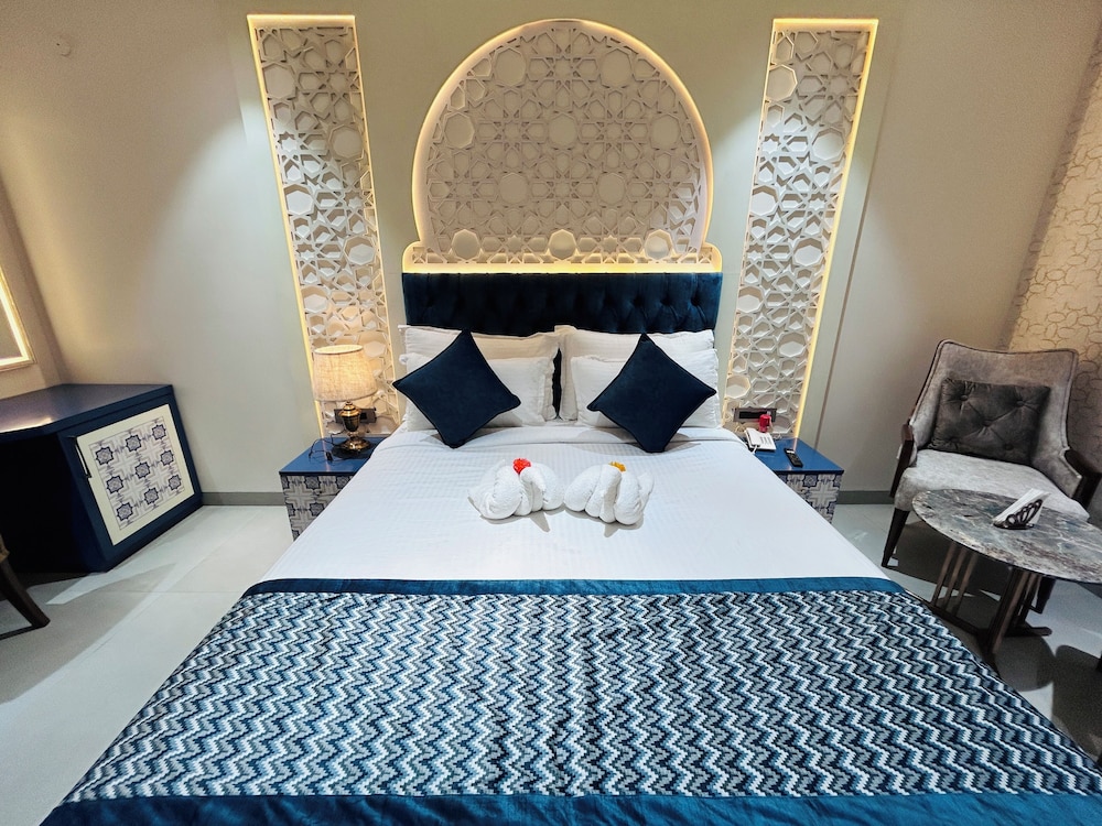 hotel meena aurum inn