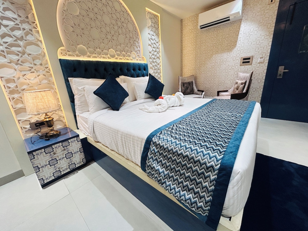 hotel meena aurum inn