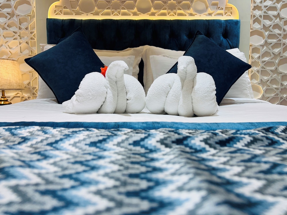 hotel meena aurum inn