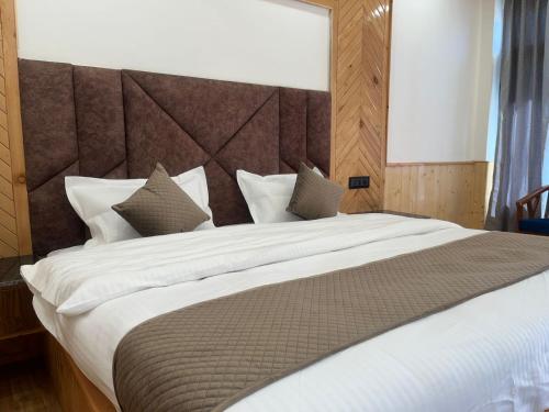 Hotel Mountain Blue Manali,,2 star