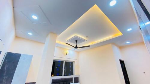 Hotel Ornate,,2 star