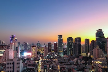 queensland hotel bangkok