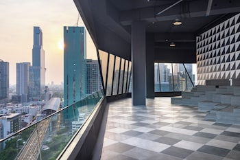 queensland hotel bangkok