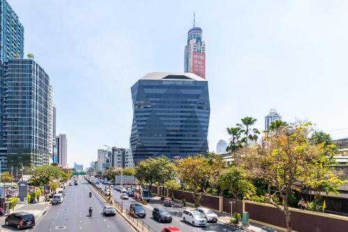 queensland hotel bangkok