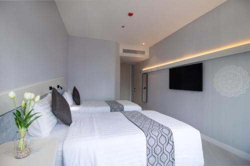 queensland hotel bangkok