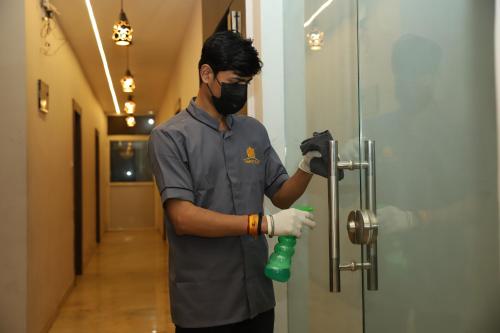 perfectstayz dhruv nanda