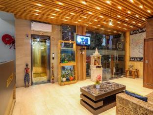 la riqueza pride inn near to lakshman jhula