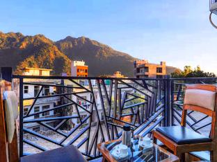 la riqueza pride inn near to lakshman jhula