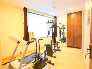 la riqueza pride inn near to lakshman jhula