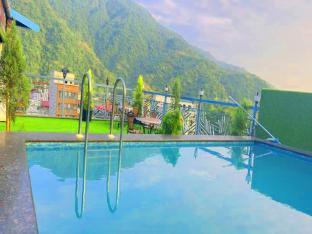 la riqueza pride inn near to lakshman jhula