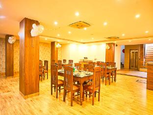 la riqueza pride inn near to lakshman jhula