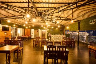 la riqueza pride inn near to lakshman jhula