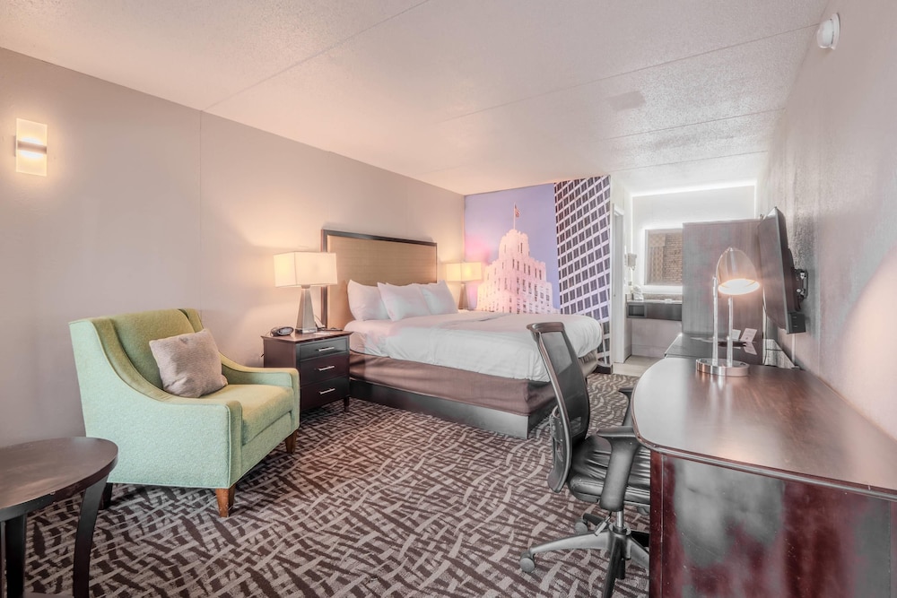 clarion pointe winston salem downtown