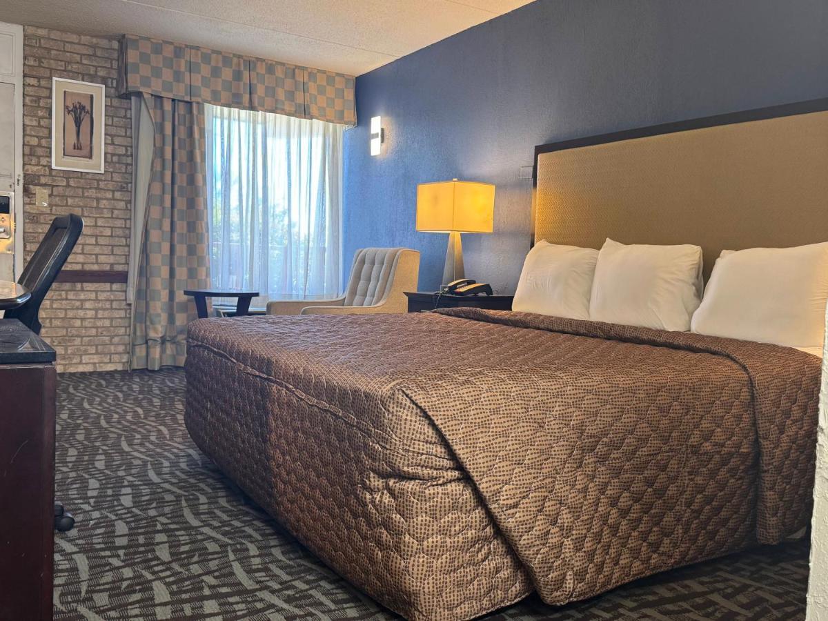 clarion pointe winston salem downtown
