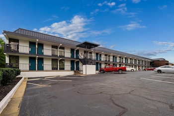 clarion pointe winston salem downtown