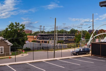 clarion pointe winston salem downtown