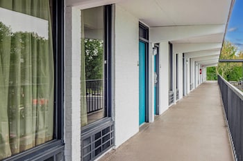 clarion pointe winston salem downtown
