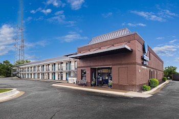 clarion pointe winston salem downtown