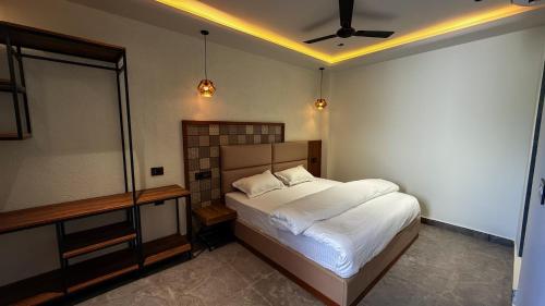 Yes Hotel By The Ganges,,3 star