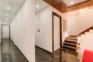 hotel o apple inn behind state bank of india