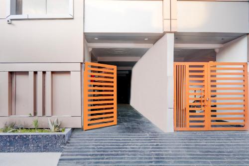 hotel o apple inn behind state bank of india