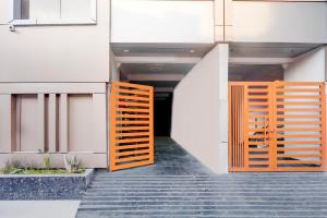 hotel o apple inn behind state bank of india