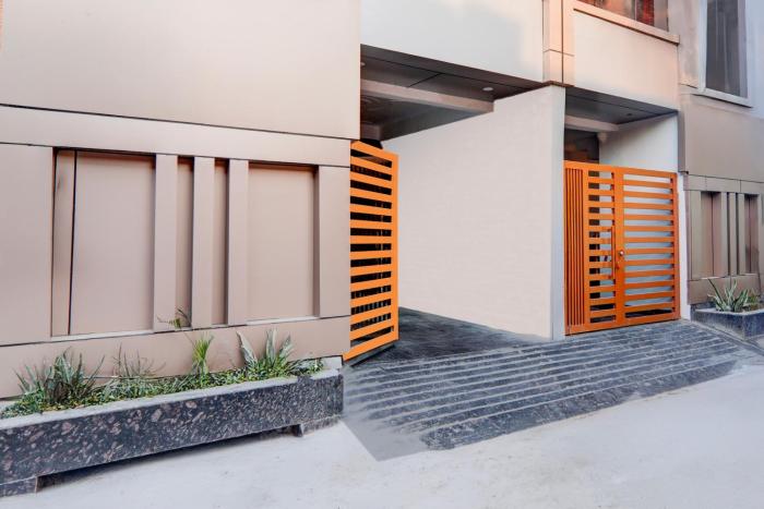 hotel o apple inn behind state bank of india