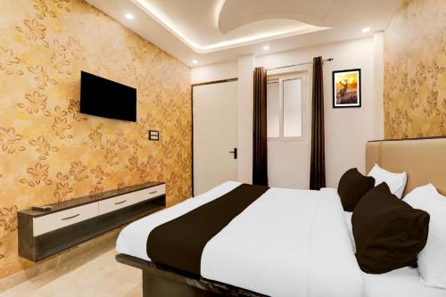 hotel o apple inn behind state bank of india