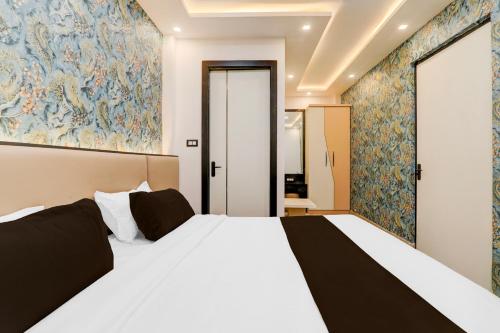 hotel o apple inn behind state bank of india