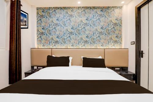 hotel o apple inn behind state bank of india