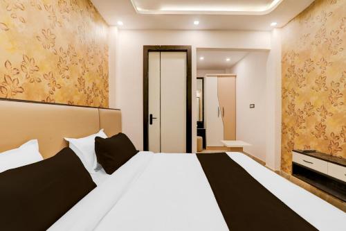 hotel o apple inn behind state bank of india