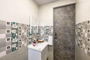 alaya stays balcony and hill view lake city heights