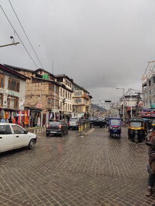 Hotel Sharjah Kashmir,,5 star