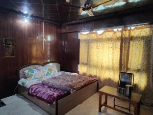 hotel sharjah kashmir