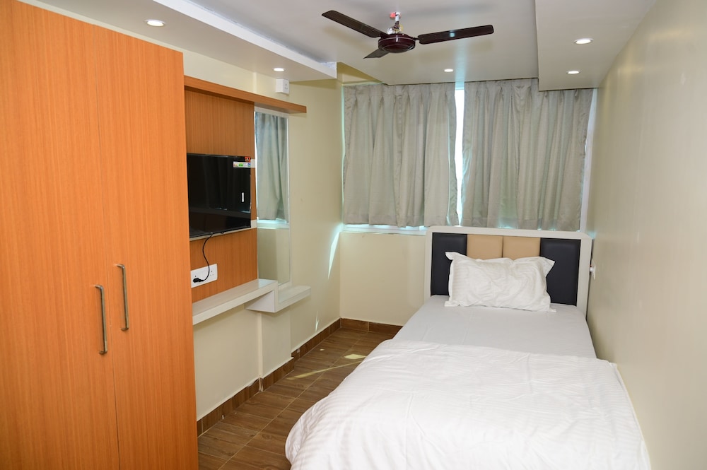 hotel beach comforts