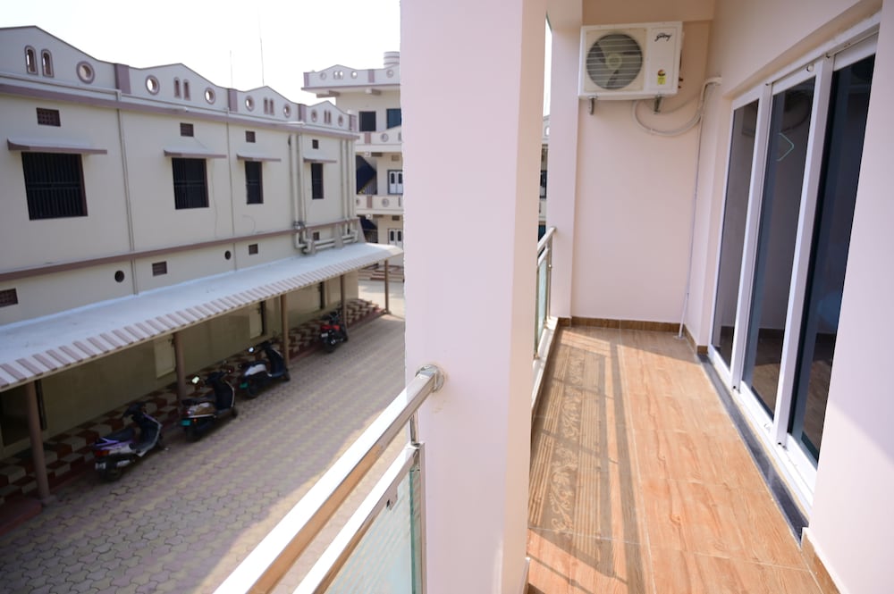 hotel beach comforts