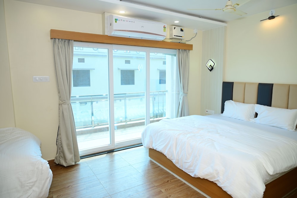 hotel beach comforts