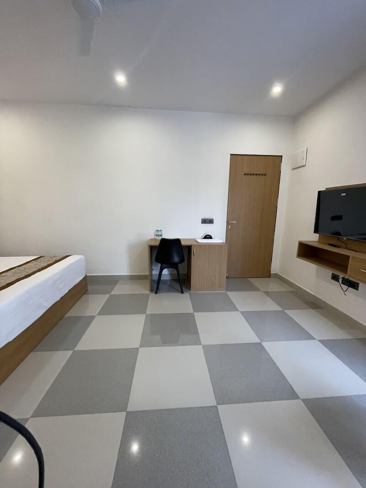 hotel srijan vrindavan