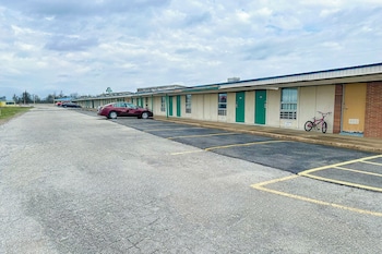 shamrock kings inn by oyo marked tree i 555